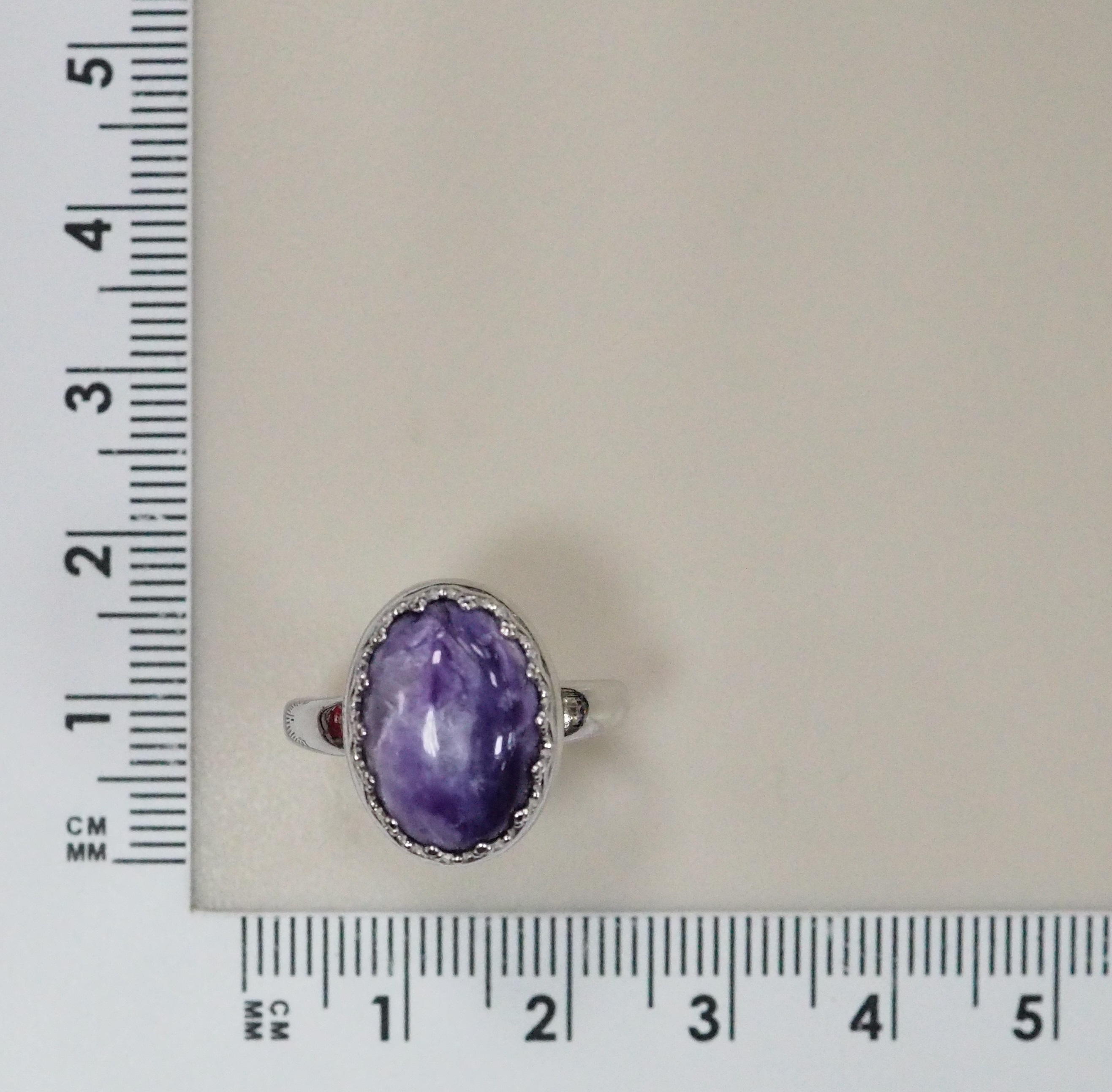 Серебряное кольцо с чароитом